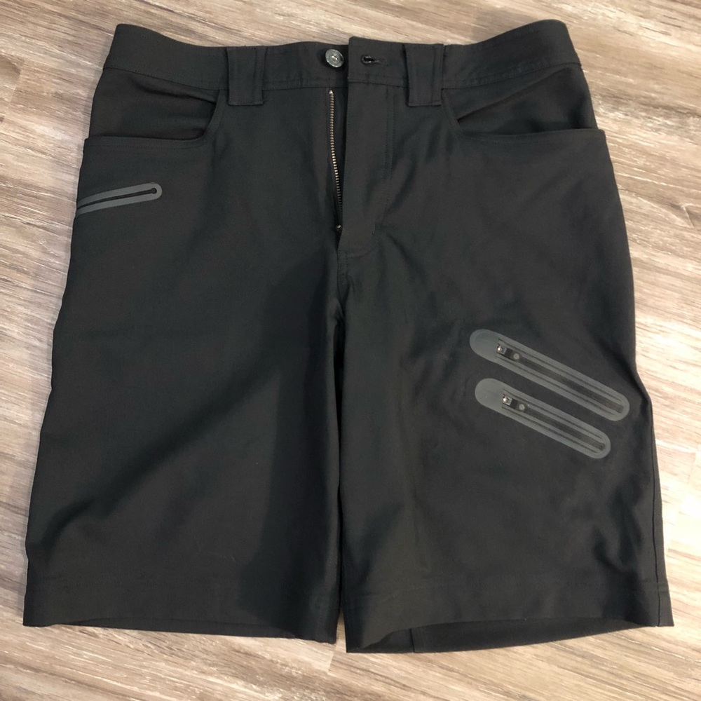 Lululemon Men’s Commute Golf Shorts 34”